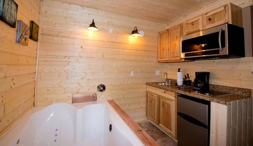 Lodge 3, Jetted Tub