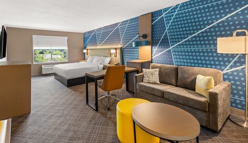Suite, 1 King Bed with Sofa bed, Non Smoking