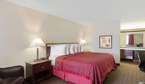 Deluxe Room, 1 Queen Bed, Non Smoking