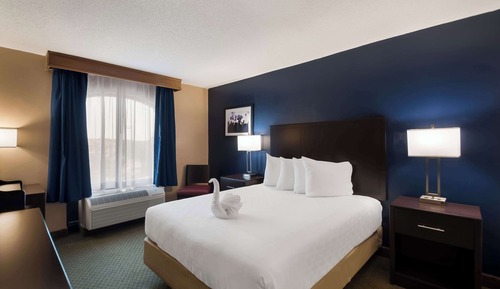 Standard Room, 1 Queen Bed, Accessible, Bathtub