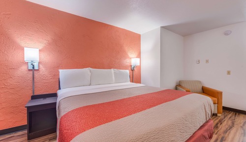 Standard Room, 1 King Bed, Smoking