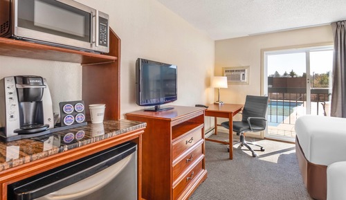 Room, 2 Queen Beds, Non Smoking, Pool View