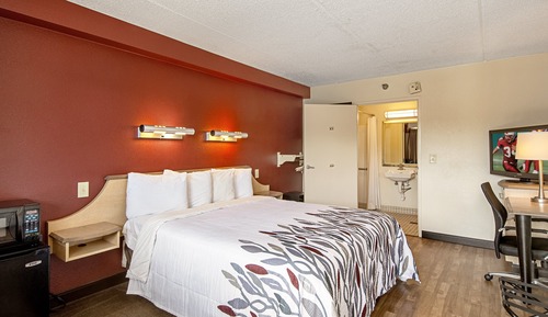 Deluxe Room, 1 King Bed, Accessible (First Floor, Smoke Free)
