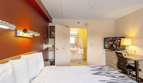 Superior Room, 1 King Bed, Accessible (Roll-In Shower,First Floor,Smoke Free)