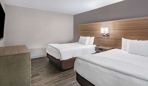 2 Room Family Suite with 3 Queen Beds