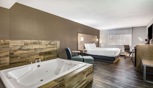 King Jacuzzi Suite