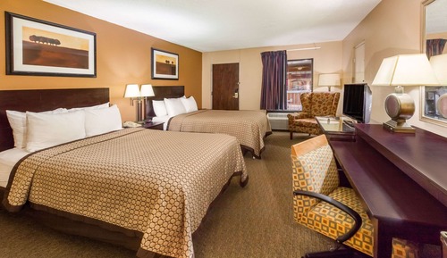 Standard Room, 2 Double Beds, Non Smoking, Poolside