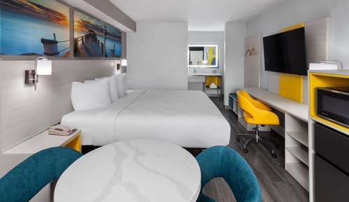 Deluxe Room, 1 King Bed, Non Smoking
