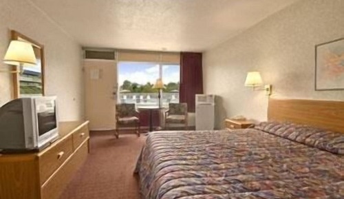 Standard Room, 1 King Bed