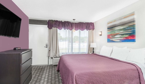 Studio Suite, 1 King Bed, Smoking