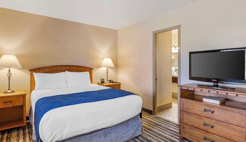 Suite, Multiple Beds, Non Smoking, Refrigerator & Microwave (3 Queen Beds)