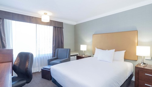 Standard Room, 1 Queen Bed