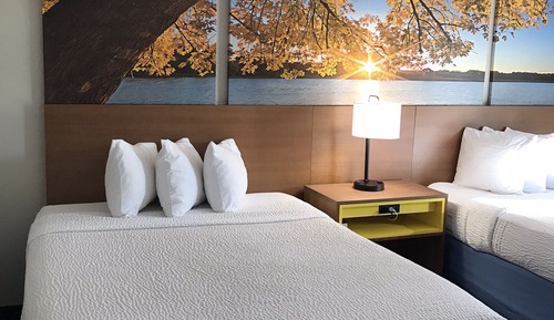 Room, 1 Queen Bed, Accessible, Non Smoking (Bathtub w/ Grab Bars)