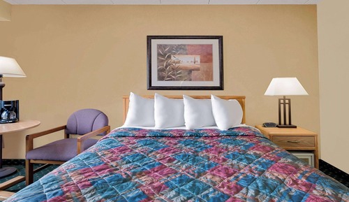 Standard Room, 1 Queen Bed