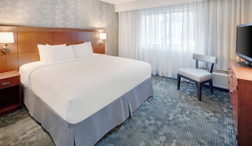 Suite, 1 Bedroom, Courtyard View