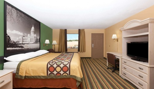 Studio Suite, 1 King Bed, Smoking