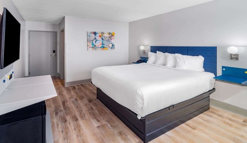 Standard Room, 1 Queen Bed, Accessible