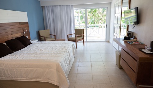 Accessible 1 King Bed, Non-Smoking