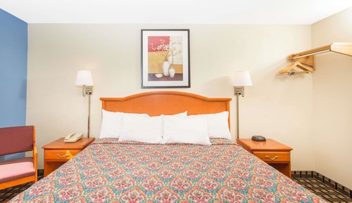 Standard Room, 1 King Bed, Smoking