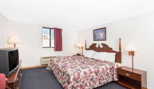 Standard Room, 1 Queen Bed