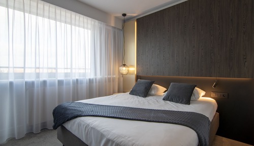 Comfort Room, 1 Queen Bed, Balcony