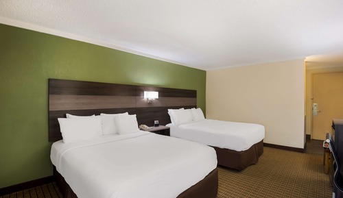 Standard Room, 2 Queen Beds, Patio, Courtyard View