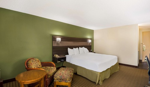 Standard Room, 1 King Bed, Accessible, Non Smoking