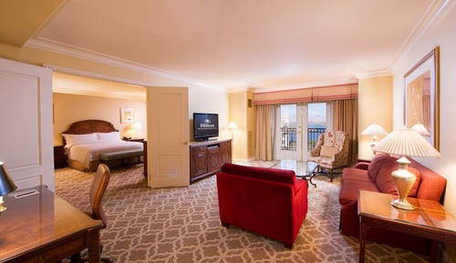 Signature King Suite/ Roll in shower