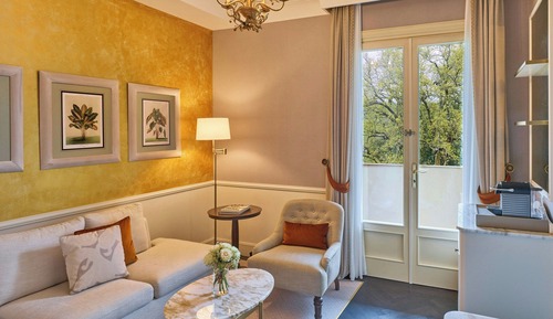 Junior Suite, 1 King Bed, Non Smoking, Garden View