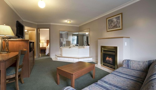 Suite, 1 Queen Bed, Non Smoking, Hot Tub