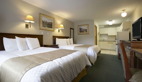Efficiency, Room, 2 Queen Beds, Non Smoking