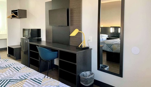 Deluxe Room, 1 King Bed, Non Smoking, Refrigerator & Microwave
