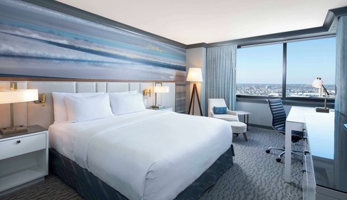 Room, 1 King Bed, Corner (Landmark View)