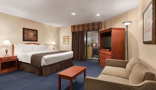 Suite, 1 King Bed, Non Smoking