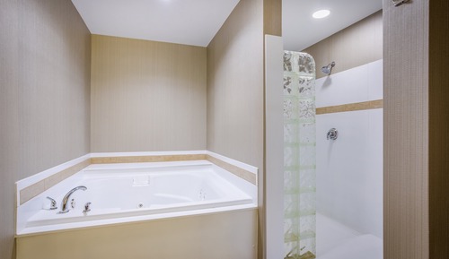 Suite, 1 King Bed, Jetted Tub
