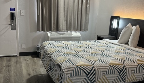 Standard Room, 1 Queen Bed, Non Smoking