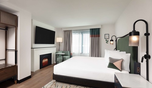 Deluxe Room, 1 King Bed, Accessible (Hearing)
