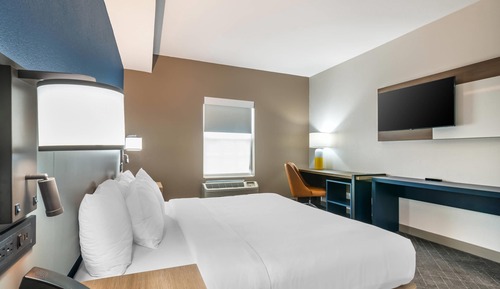 Standard Room, 1 King Bed, Accessible, Non Smoking