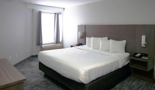Studio Suite, 1 King Bed with Sofa bed, Non Smoking