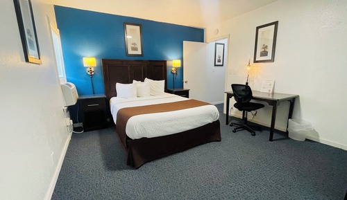 Standard Room, 1 Queen Bed Non-smoking