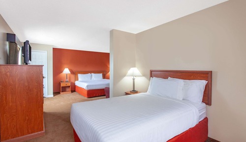 Studio Suite, Non Smoking (1 King Bed and 1 Double Bed)