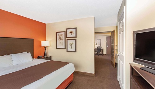Suite, 1 Bedroom, Non Smoking (1 King Bed)