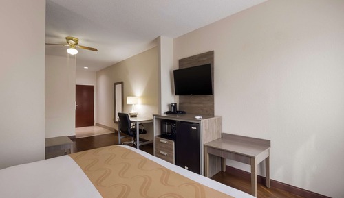 Suite, 1 King Bed, Accessible, Non Smoking