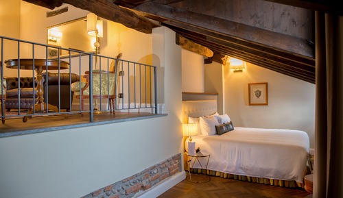 Suite, 1 King Bed