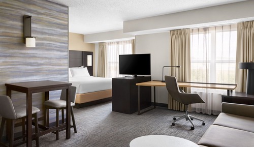 Studio Suite, 1 King Bed with Sofa bed (Mobility/Hearing Access, Transf Shwr)