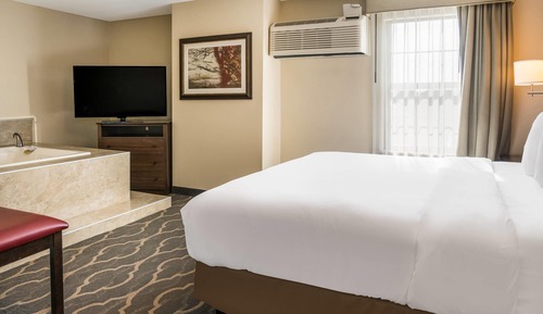 Suite, 1 King Bed, Non Smoking