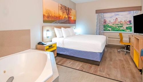 Room, 1 King Bed, Non Smoking, Jetted Tub