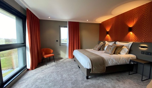 Junior Suite, 1 King Bed, Non Smoking, Bathtub