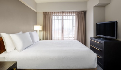 Suite, 1 Bedroom, Non Smoking (Mobility/Hearing Access, Roll-In Shwr)