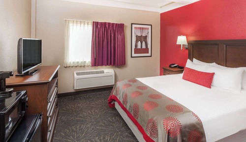 Room, 1 Queen Bed, Accessible, Non Smoking (Mobility Accessible)